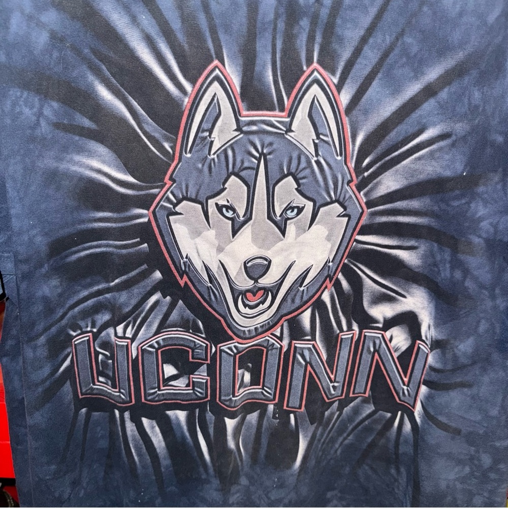 The Mountain x UCONN Huskies tie-dye shirt - Picture 4 of 6